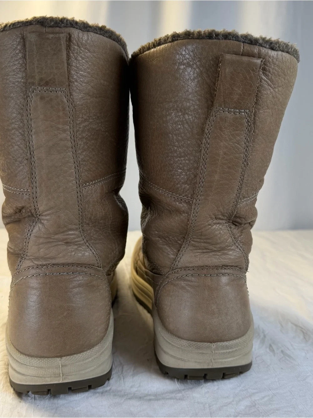 Ecco warm brown